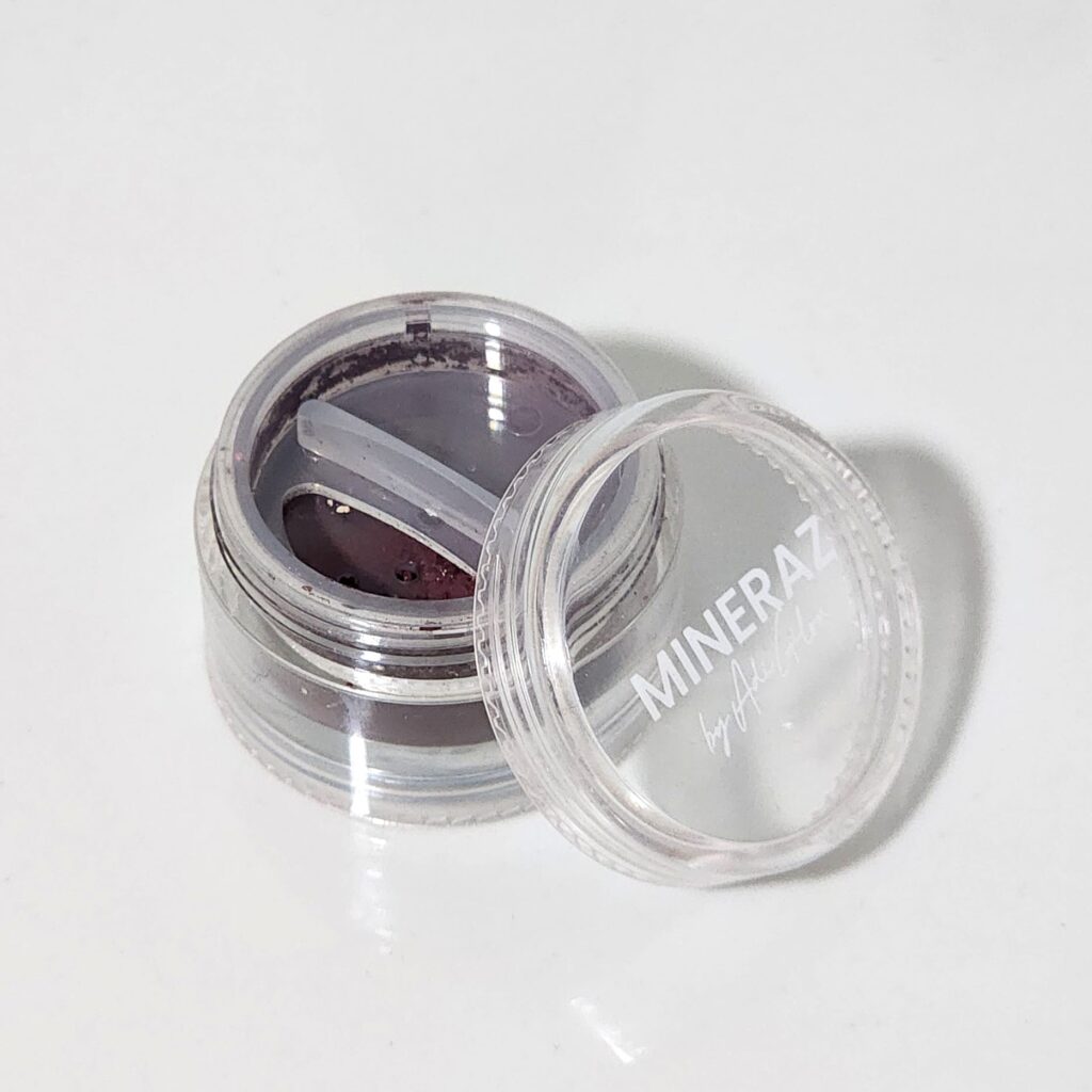 Pigments Liner