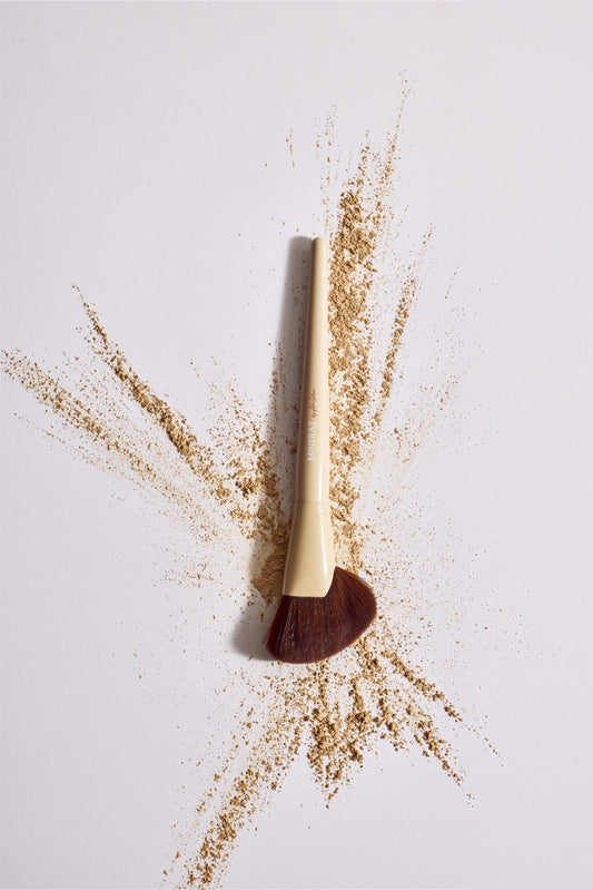 Pinceau de maquillage pour le scintillement, l’ombrage et le fard à joues